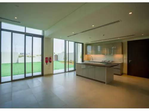 4BR_Jubail Island | Single Row Luxurious Villa with Lush Landscape | Close to Community Entrance | Next to Corner - 5