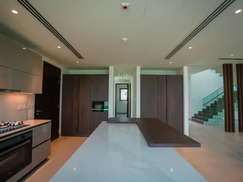 4BR_Jubail Island | Single Row Luxurious Villa with Lush Landscape | Close to Community Entrance | Next to Corner - 7