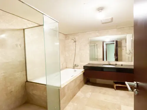 3BR - Marina Heights 1 | Luxrious Unit | Partial Sea & Swimming Pool View | Balcony - 13